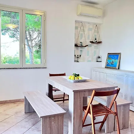 In Con Giardino, Vicino Al Mare *